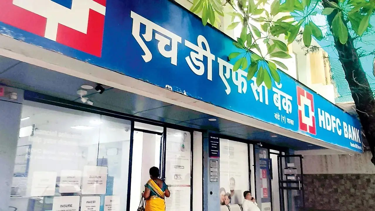 HDFC Bank shares fall over 2 pc amid alleged payment irregularities File Pic